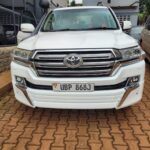 Rent a 4×4 land Cruiser V 8